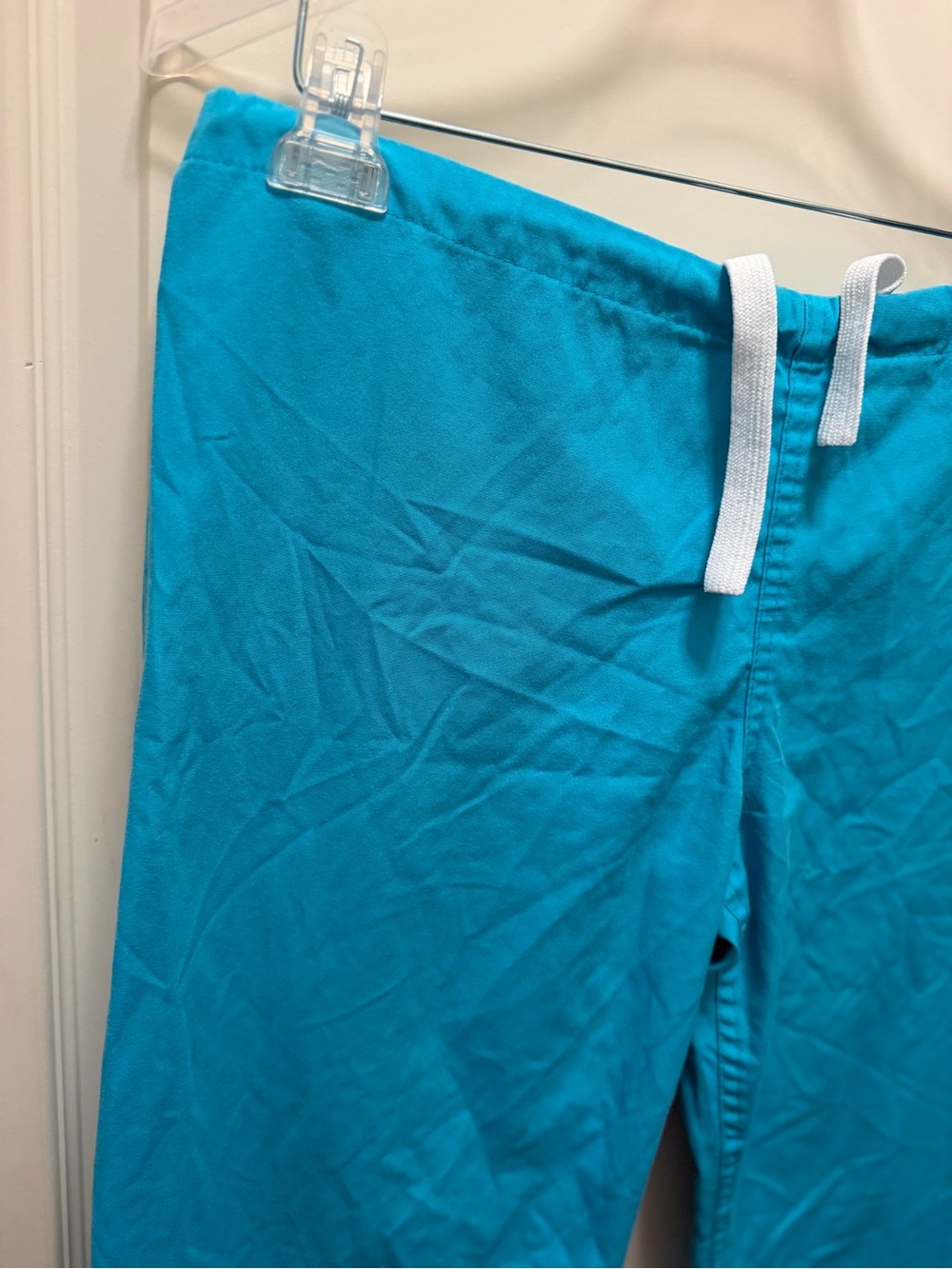 Urbane Bright Turquoise V-Neck Medical Scrub Set! - Picture 10 of 15